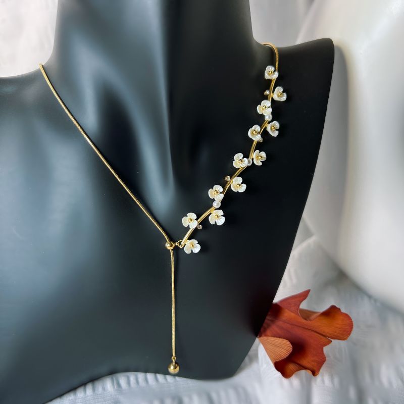 Gold Hand Linked Floral Necklace