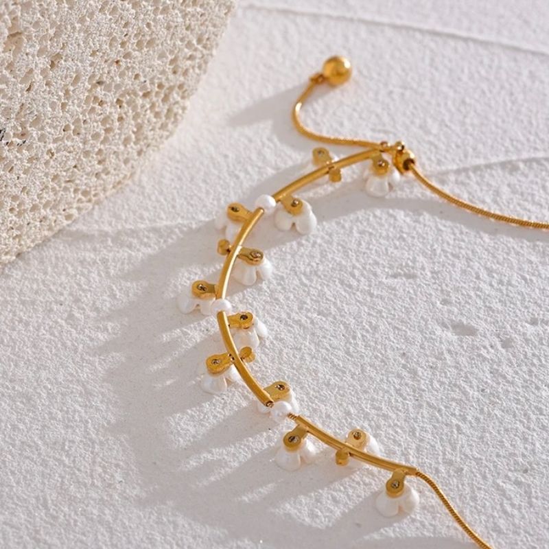 Gold Hand Linked Floral Necklace