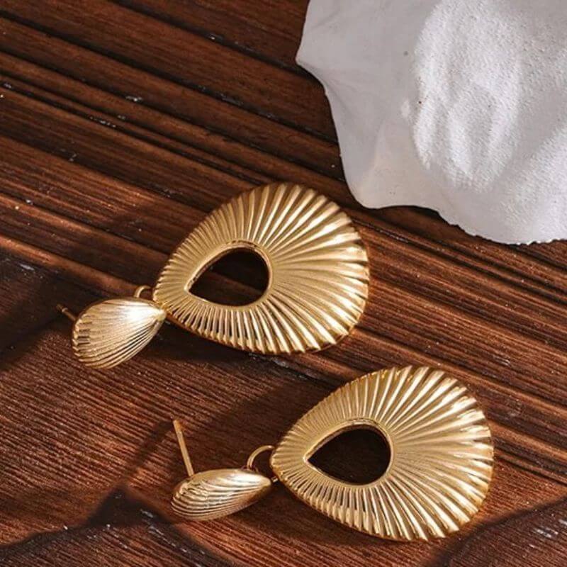 Adaure Gold Small Ribbed Shell Earrings