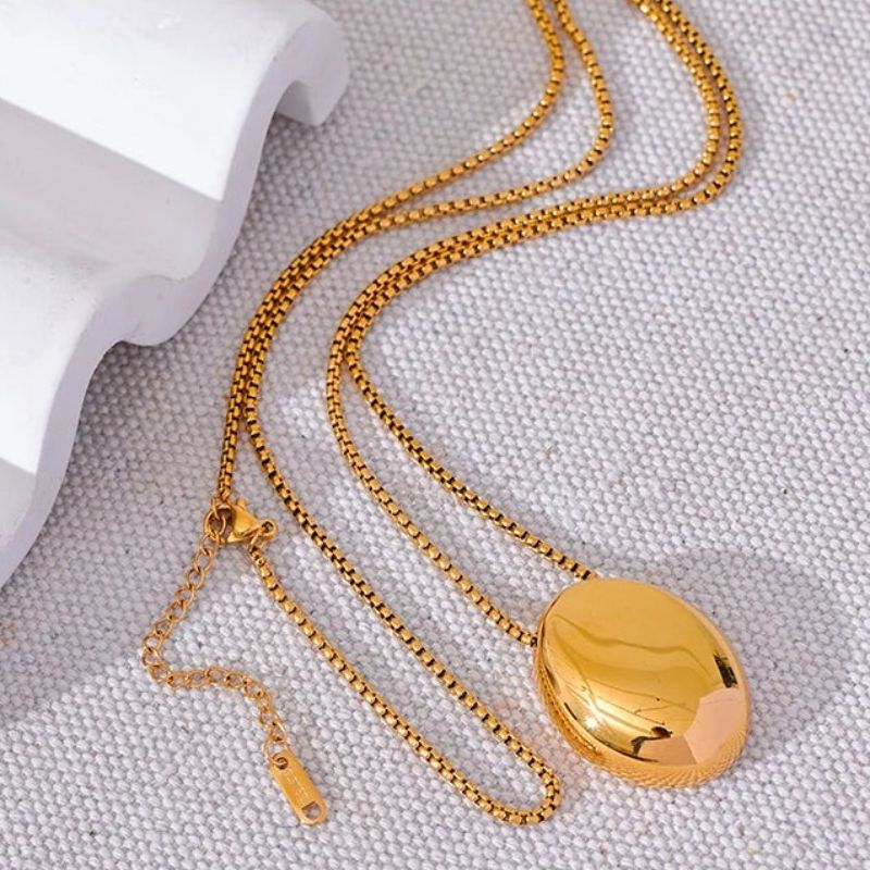 Oval Pendant Necklace